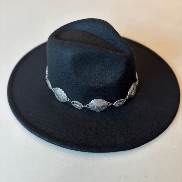 Black Wide-Brim Felt Hat with Silver Concho Band – Western/Boho Style - Picture 3 of 5